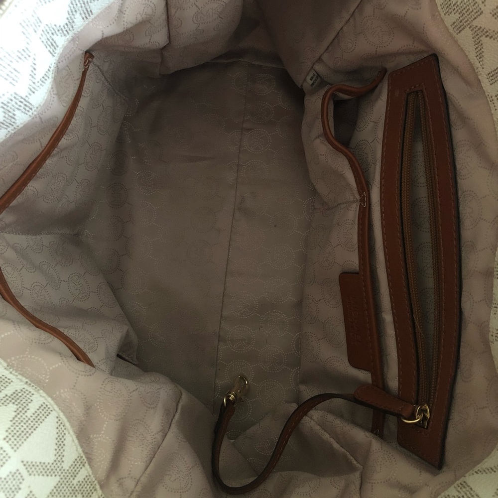 💥SOLD💥Large MK Purse - Picture 5 of 5